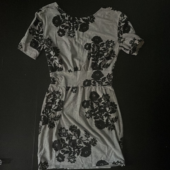 silence + noise Dresses & Skirts - Urban Outfitters Silence and Noise Grey Floral Dress